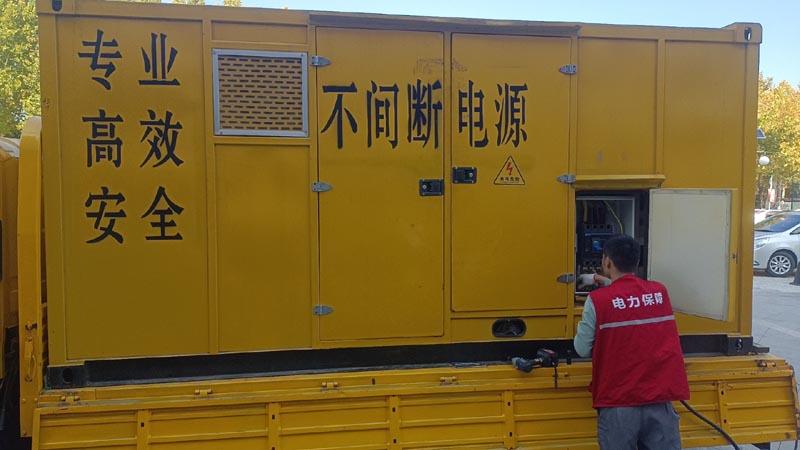 东洲柴油发电机组和UPS电源配合使用时，如何避免切换过程中的电力中断？
